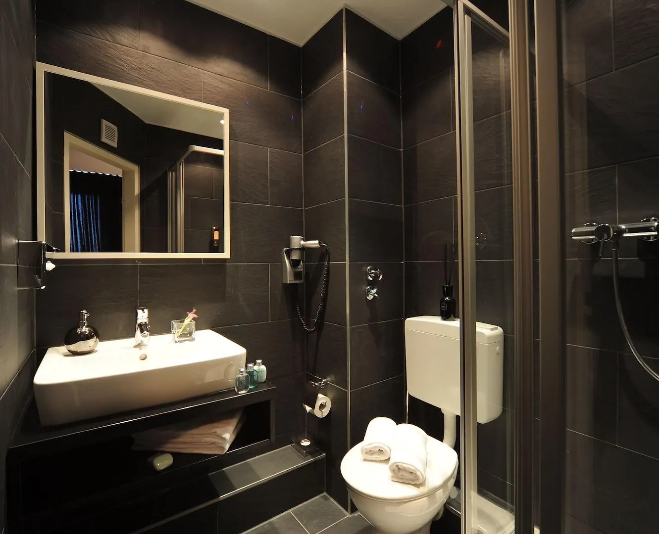 ****  Hotel Friends Duesseldorf Downtown Németország